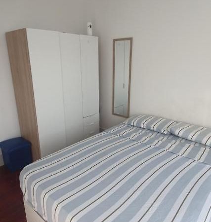 Apartamento Habitacion Pequena Con Balcon Vigo Exterior foto